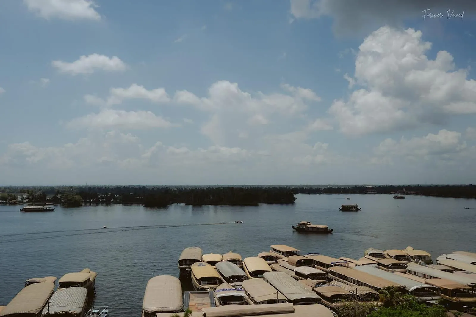 보트호텔 Waves And Dales Houseboats 호텔 Alappuzha