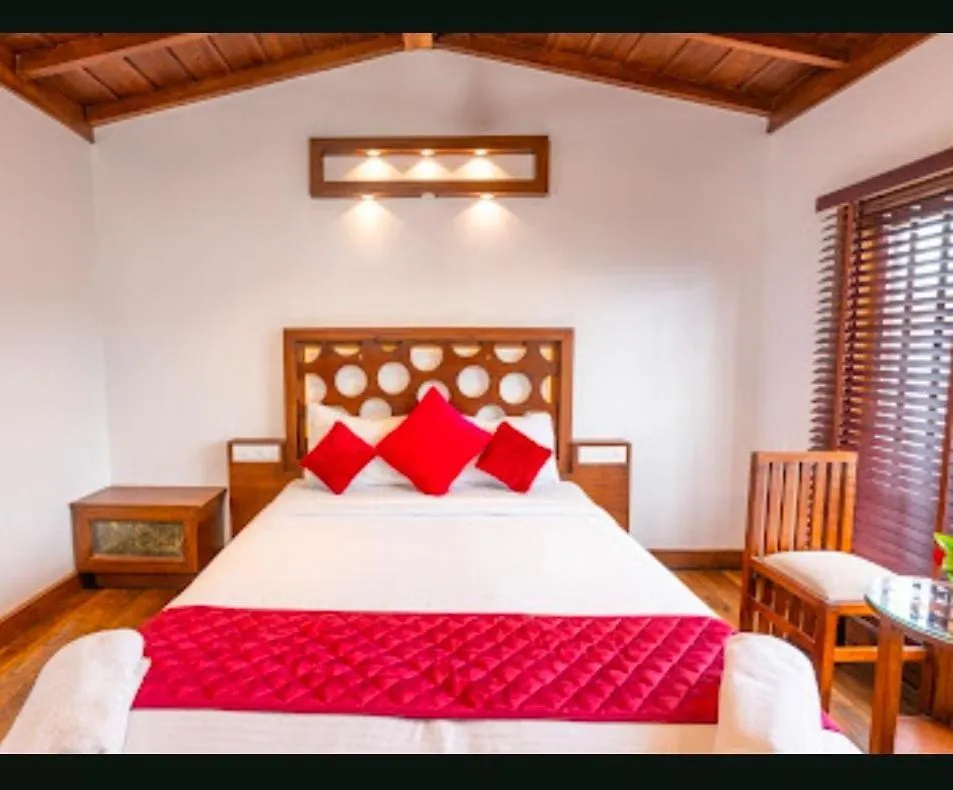 Waves And Dales Houseboats Hotel Alappuzha Botel